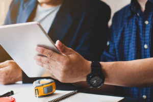 3 Tips to a More Consultative Financing Approach for Contractors tablet blog